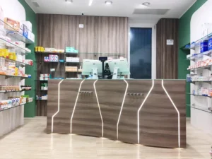 Nuova gestione a Monza Centro: cosa cambia davvero bancone farmacia monza centro
